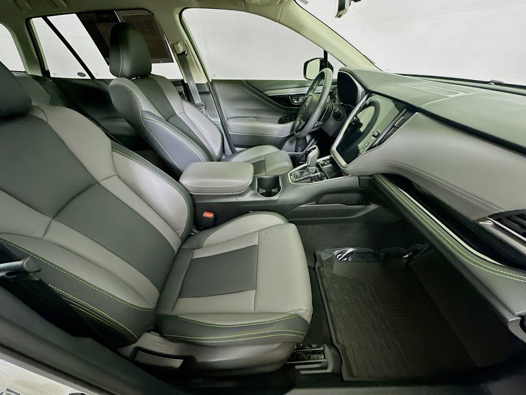 Used 2025 Subaru Outback Onyx Edition image 12