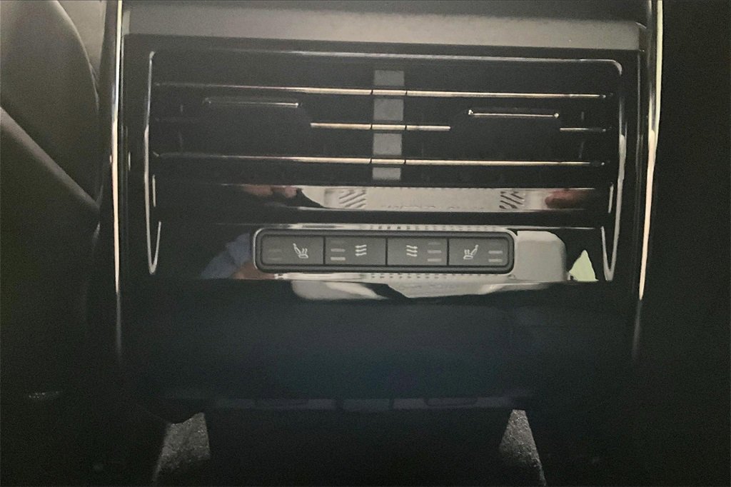 Used 2025 Land Rover Range Rover Sport SE image 25