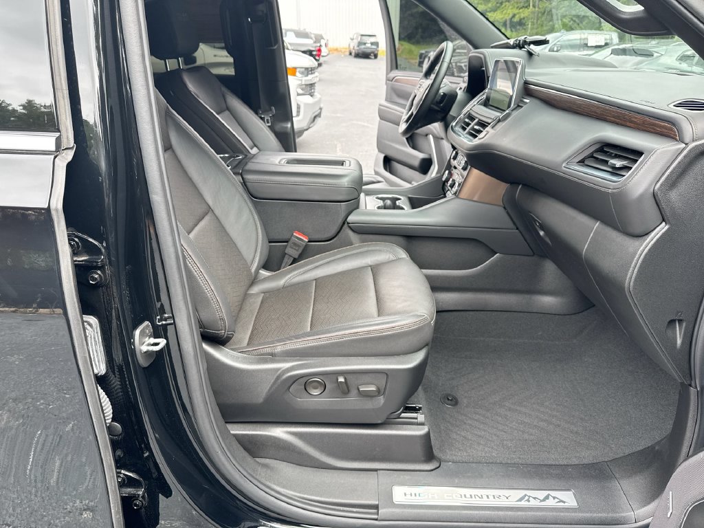 Used 2024 Chevrolet Suburban High Country AWD/4WD image 32
