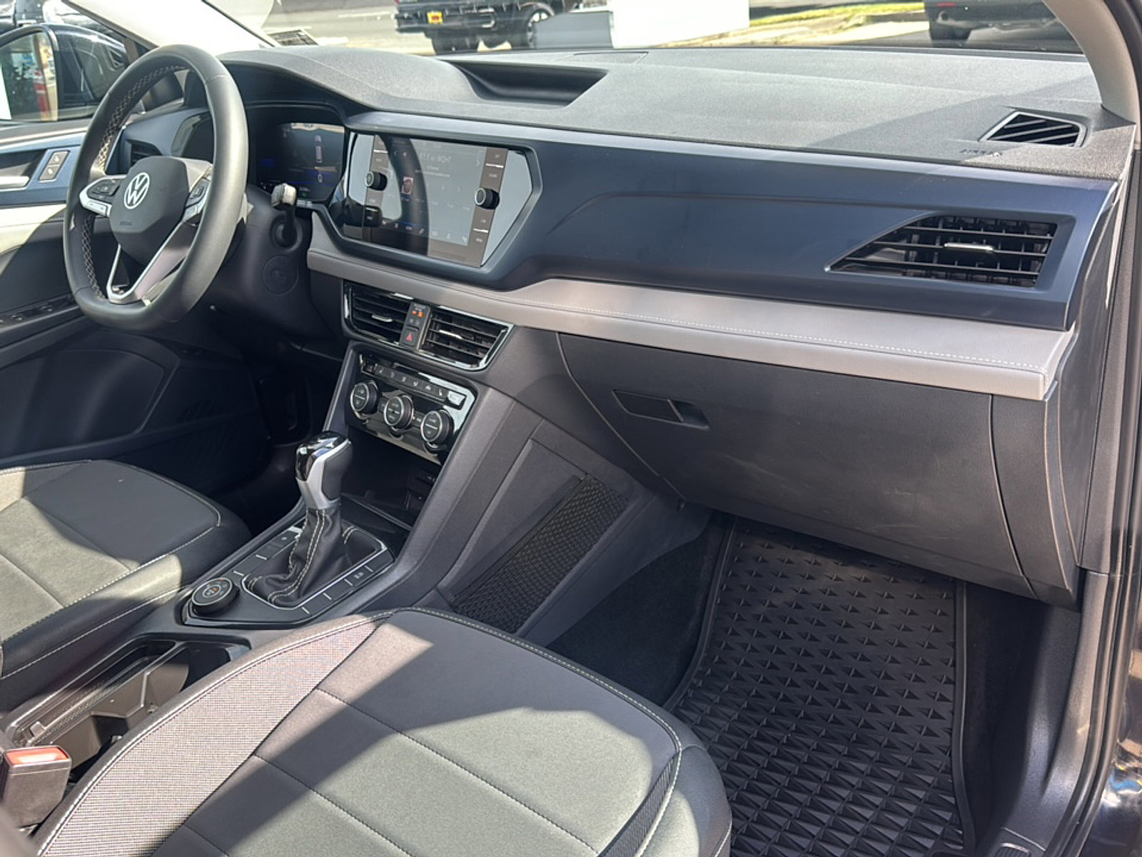 Used 2024 Volkswagen Taos SE image 10