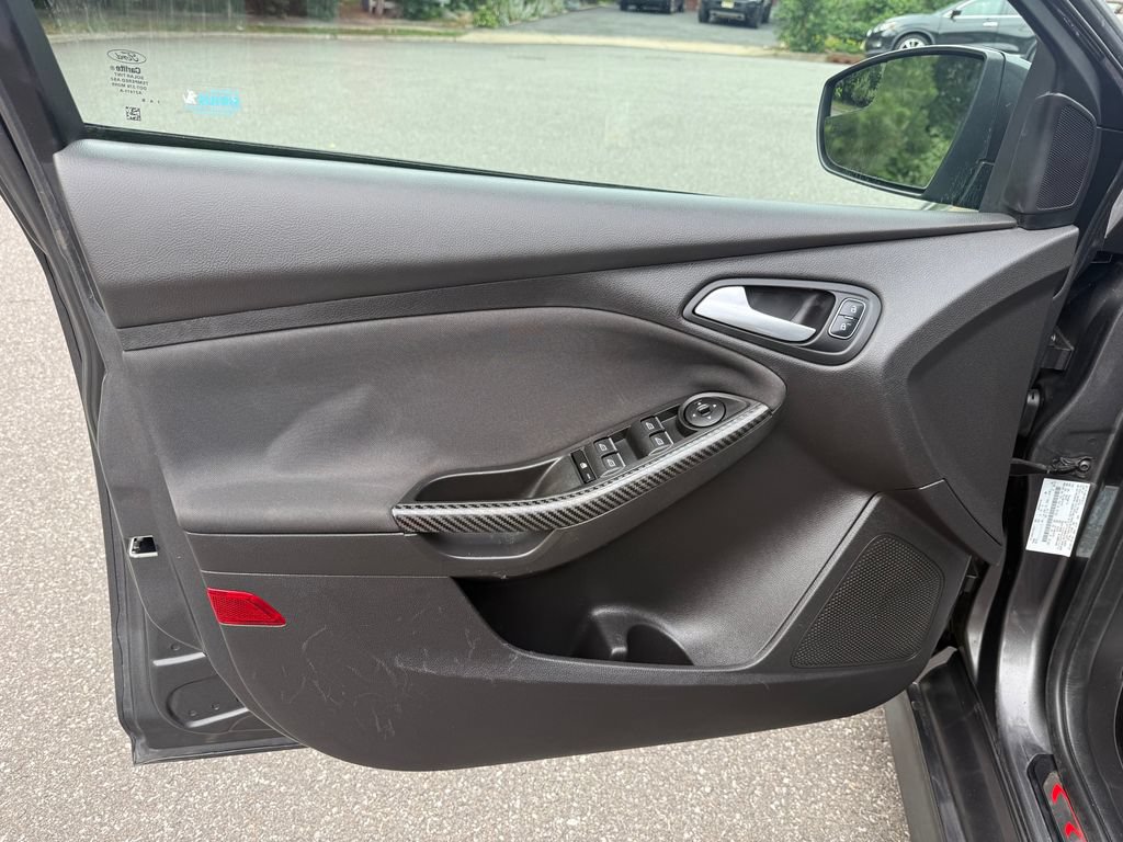 Used 2017 Ford Focus ST w/ Equipment Group 402A FWD image 12