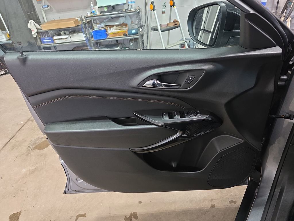 Certified 2024 Chevrolet Trax ACTIV w/ Sunroof Package image 27