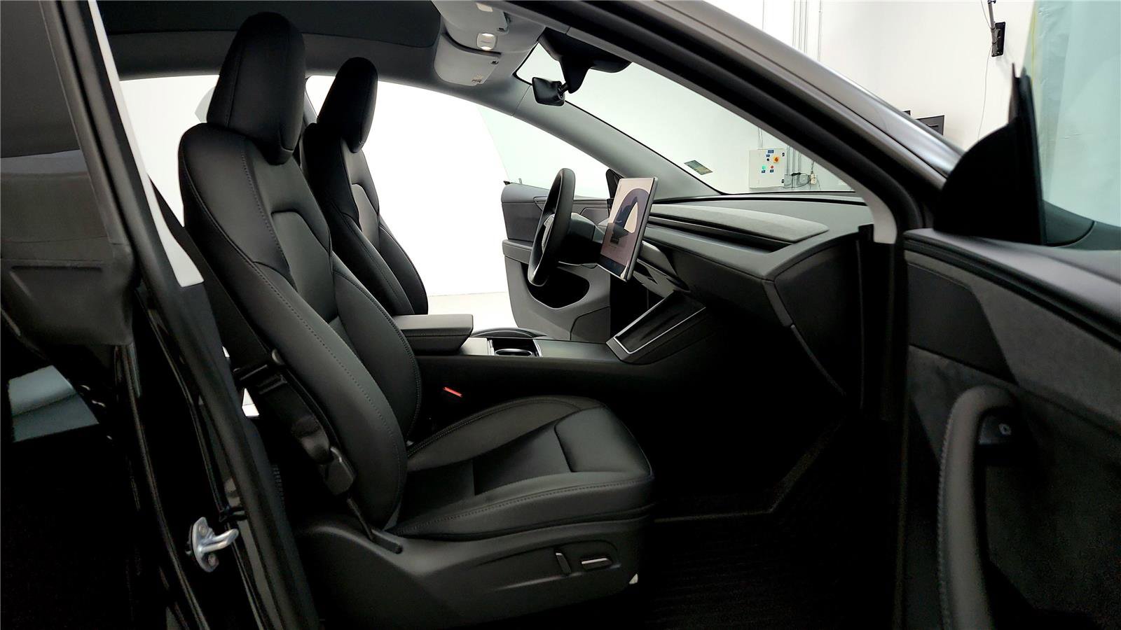 Used 2026 Tesla Model Y Long Range image 17