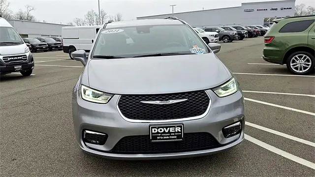 Certified 2021 Chrysler Pacifica Touring-L image 3