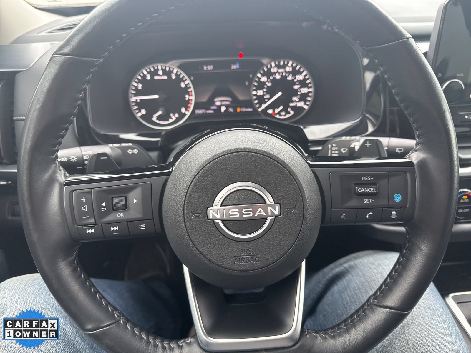 Used 2025 Nissan Pathfinder SL AWD/4WD image 15