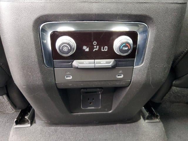 Used 2023 GMC Yukon SLT RWD image 11