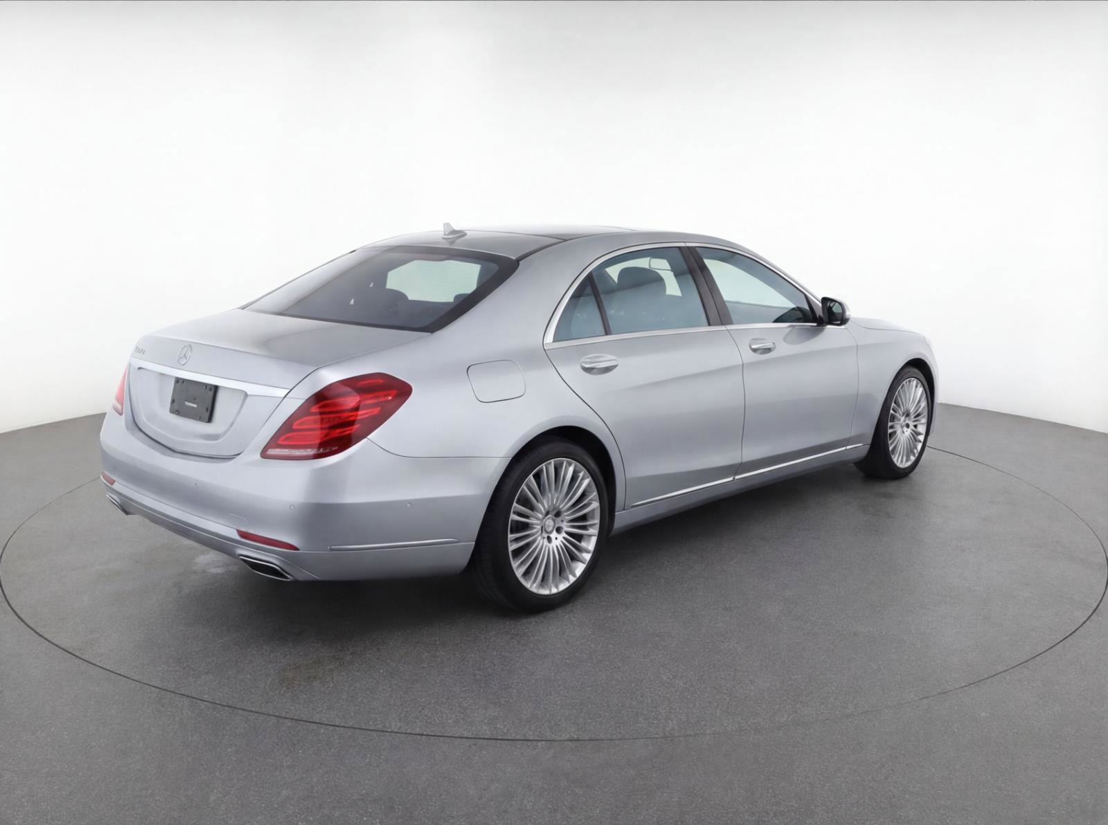Used 2015 Mercedes-Benz S 550 Sedan image 4