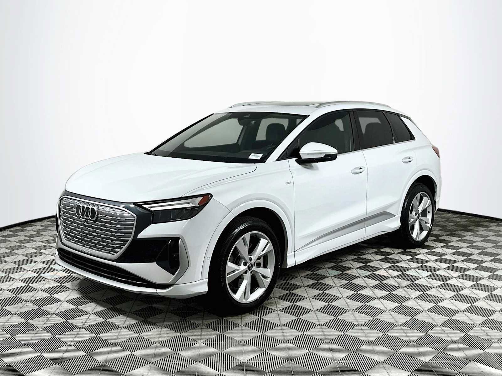 Certified 2023 Audi Q4 e-tron Premium Plus AWD/4WD image 3