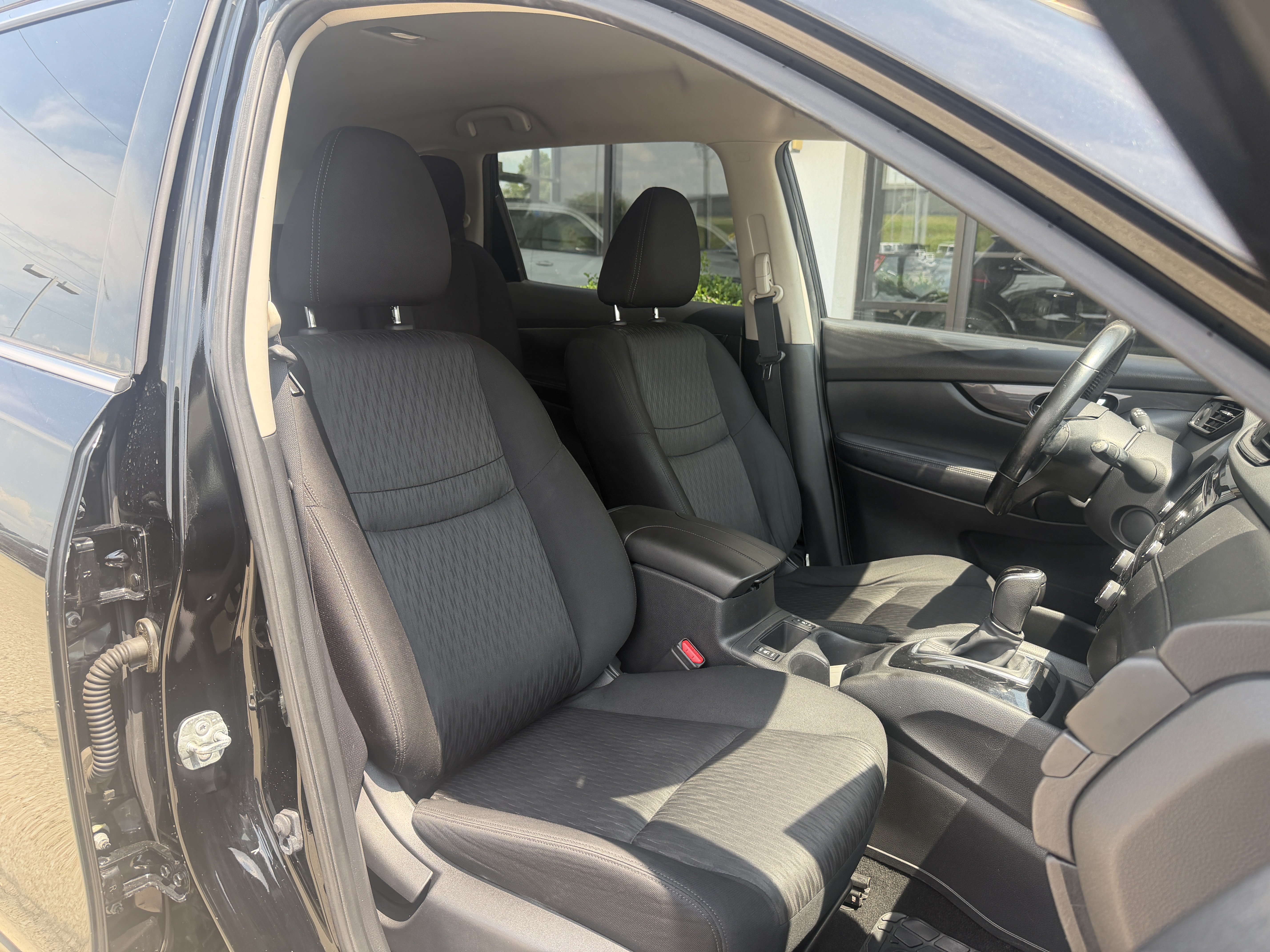 Used 2018 Nissan Rogue SV FWD image 22