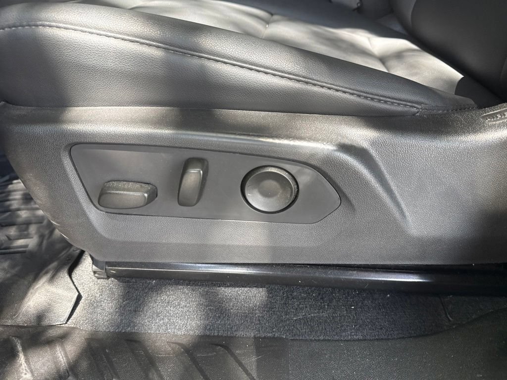 Used 2025 Chevrolet Colorado Trail Boss AWD/4WD image 38