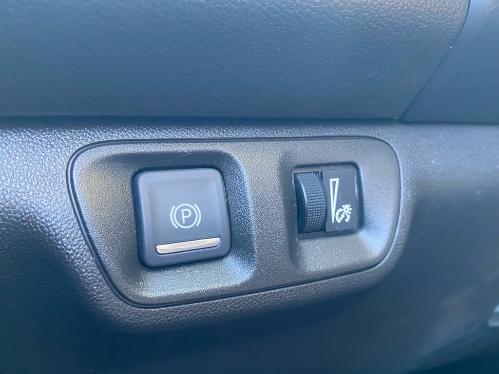 Used 2023 GMC Acadia SLE image 23