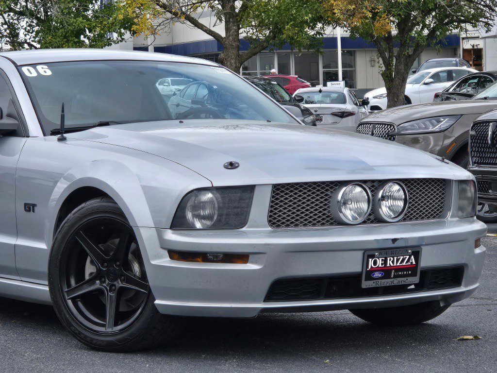 Used 2006 Ford Mustang GT Premium image 2