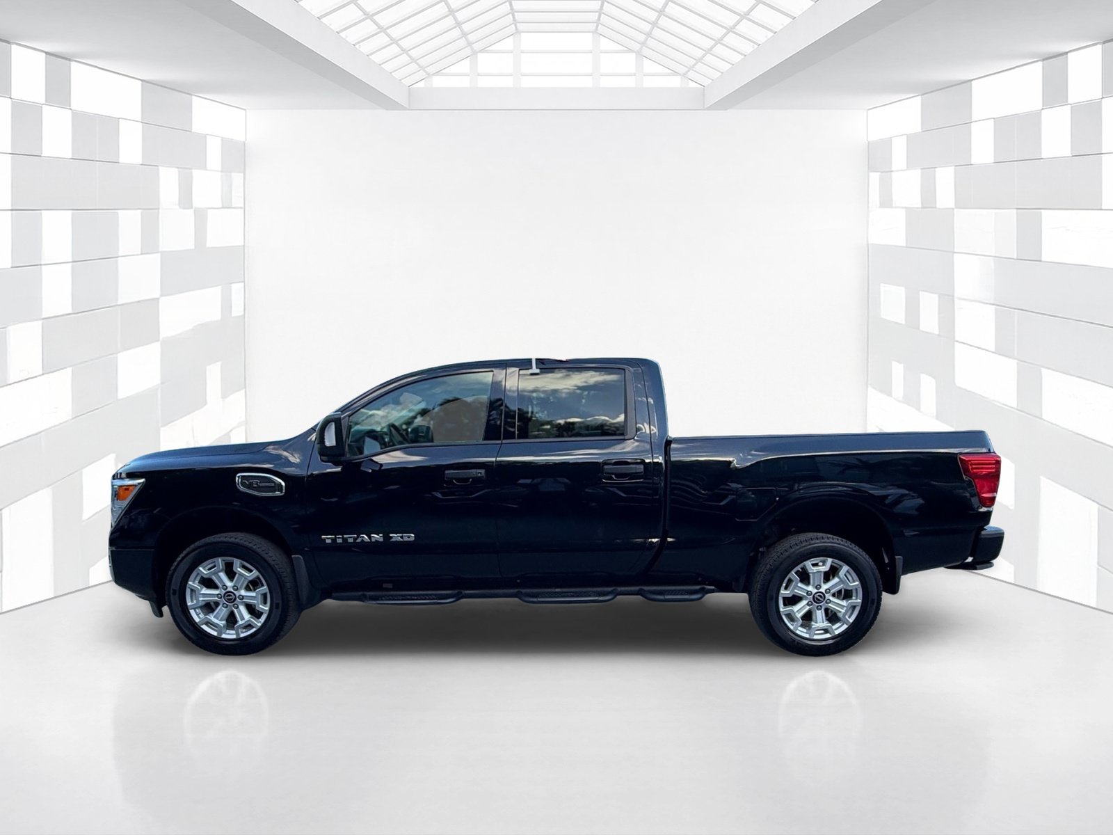 Certified 2024 Nissan Titan SV w/ SV Convenience Package AWD/4WD image 4