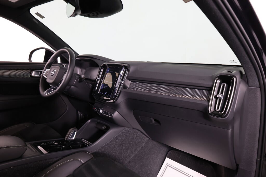 Used 2022 Volvo XC40 T5 R-Design image 24
