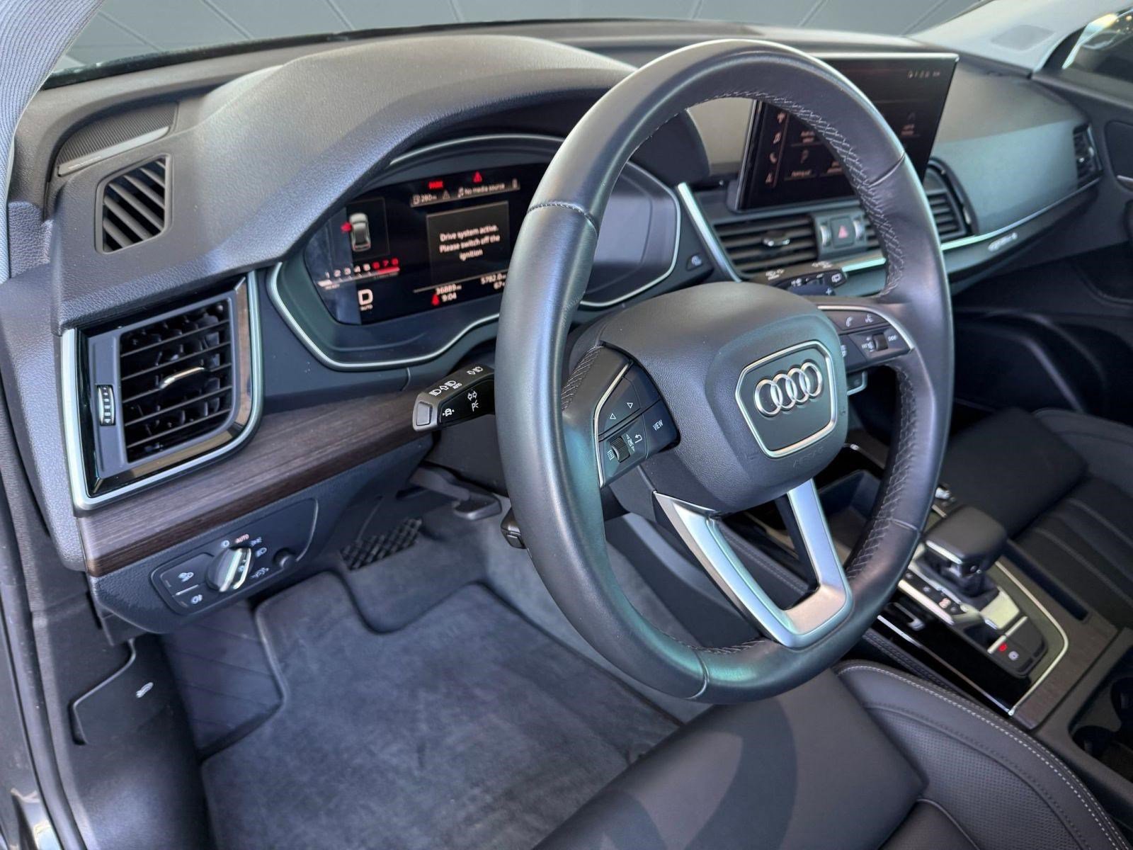 Used 2023 Audi Q5 2.0T Premium Plus w/ Premium Plus Package AWD/4WD image 3