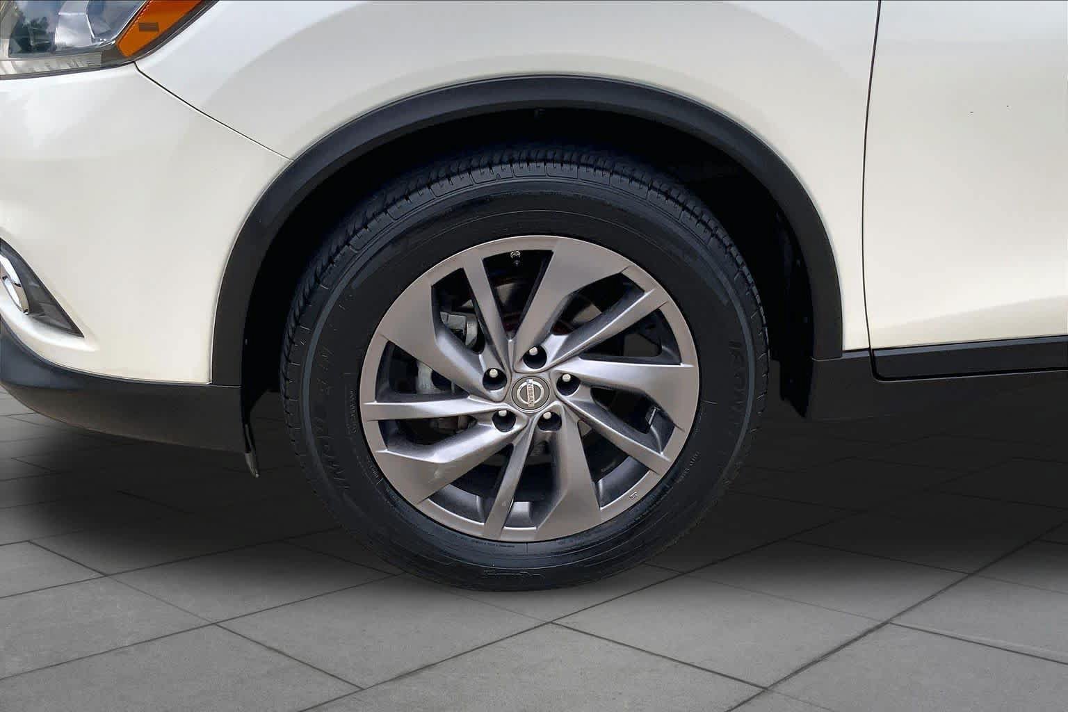 Used 2016 Nissan Rogue SL w/ SL Premium Package FWD image 11