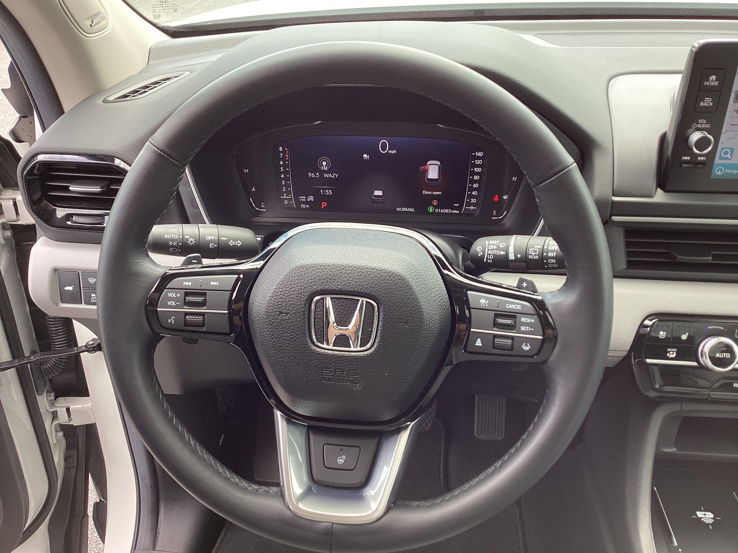 Used 2025 Honda Pilot Elite image 18