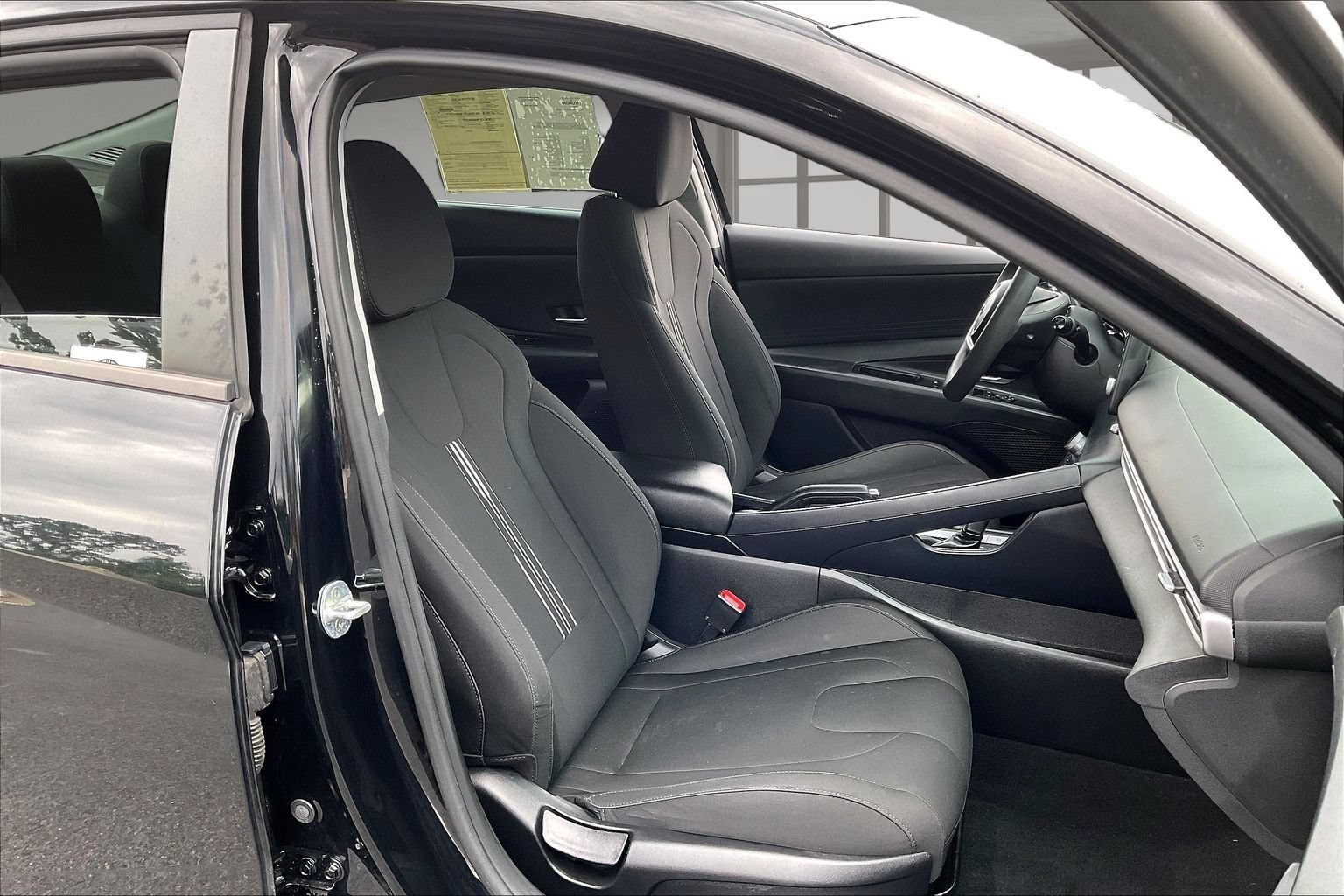 Used 2022 Hyundai Elantra SEL w/ Preferred Accessory Package FWD image 29
