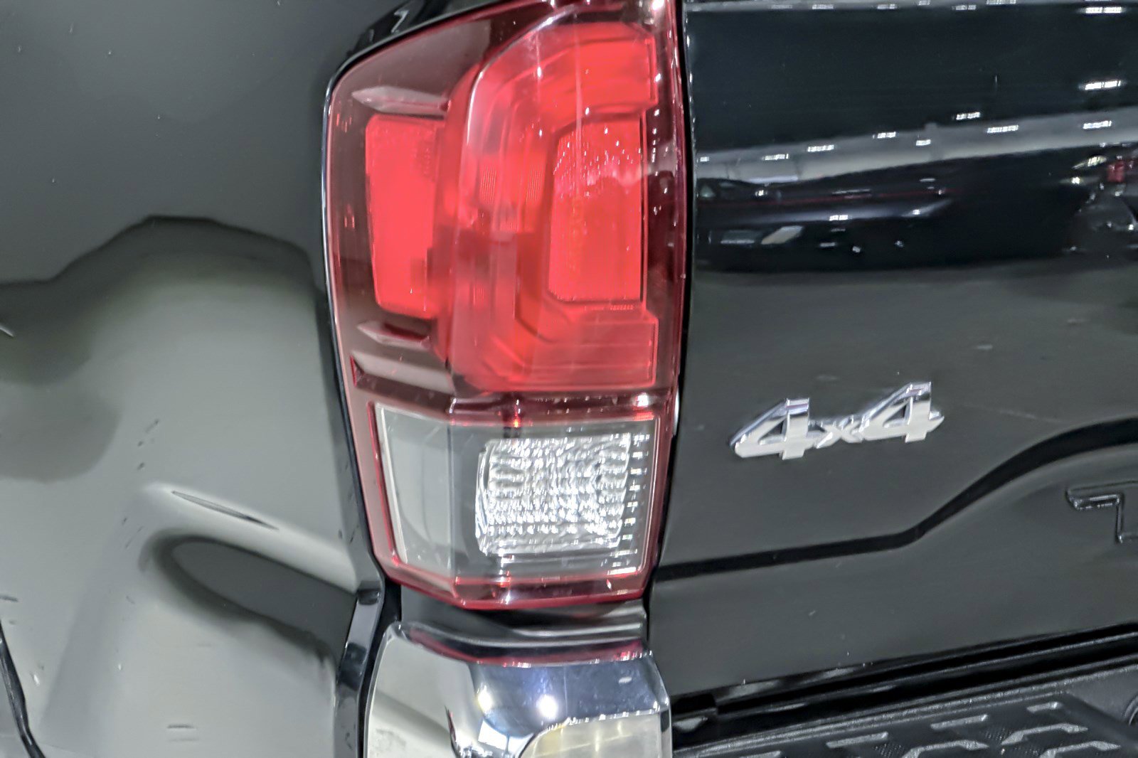 Used 2021 Toyota Tacoma SR5 AWD/4WD image 12