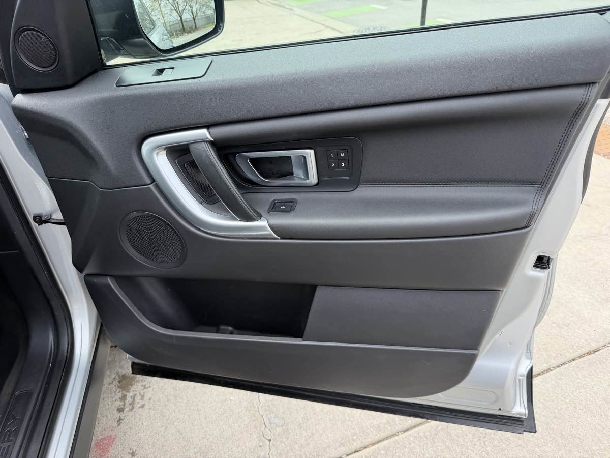 Used 2018 Land Rover Discovery Sport HSE AWD/4WD image 22
