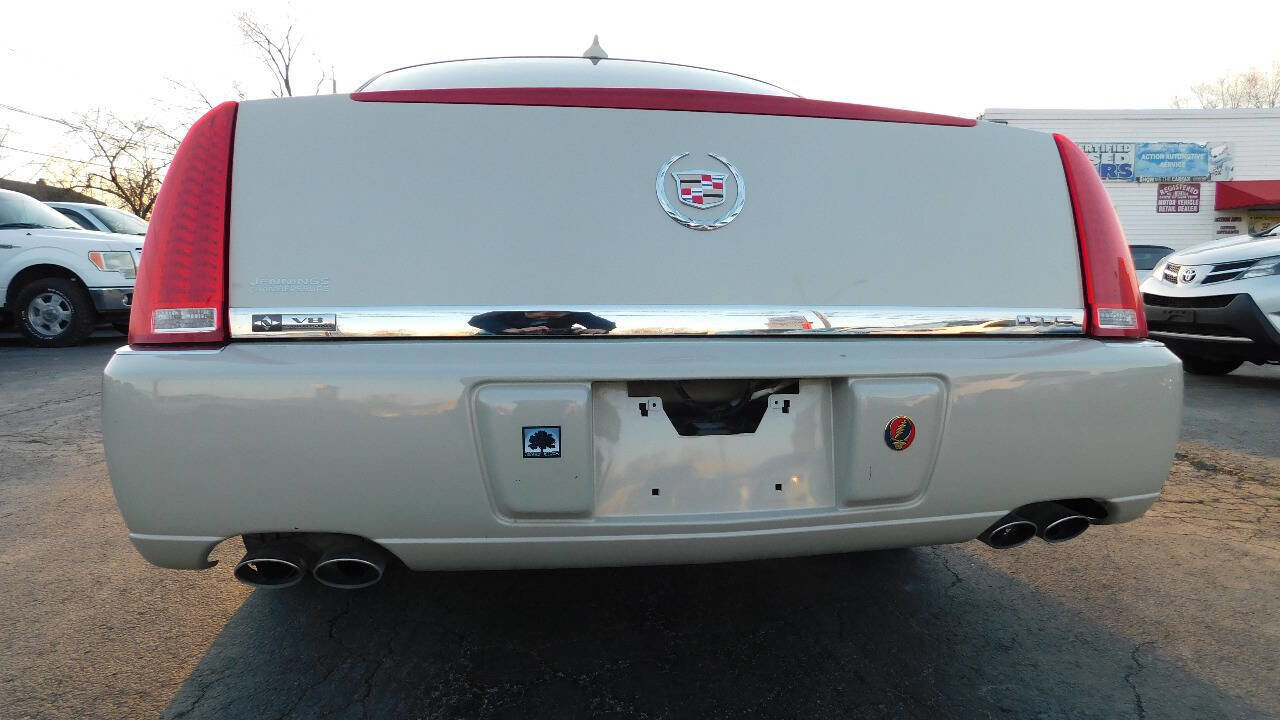 Used 2011 Cadillac DTS FWD image 32