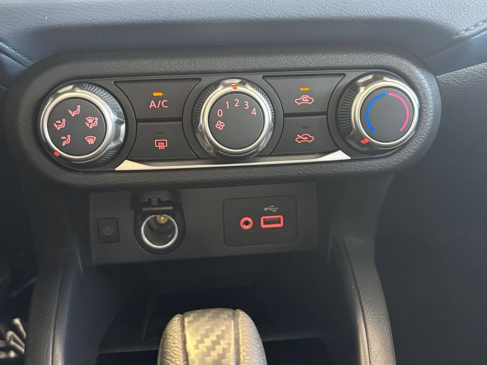 Used 2025 Nissan Versa SV FWD image 16