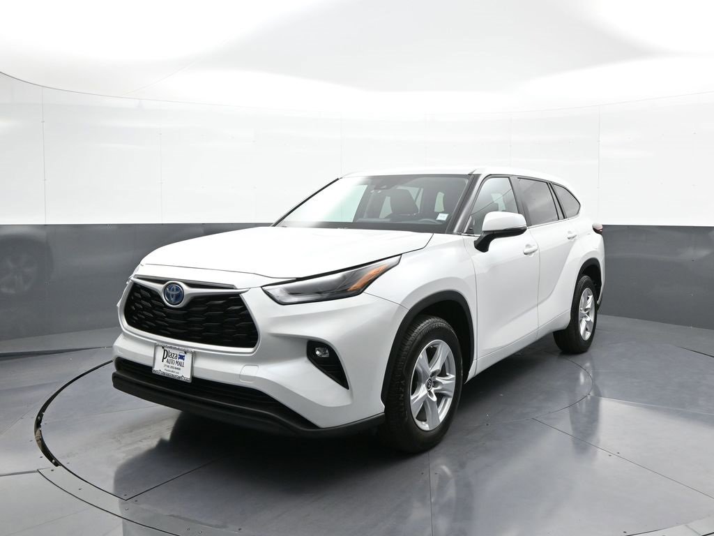Used 2024 Toyota Highlander LE