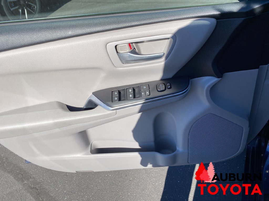 Used 2015 Toyota Camry LE FWD image 9