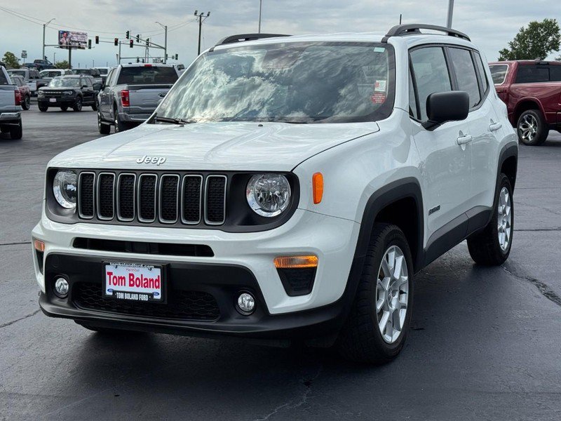 Used 2023 Jeep Renegade Latitude w/ Premium Group AWD/4WD image 8
