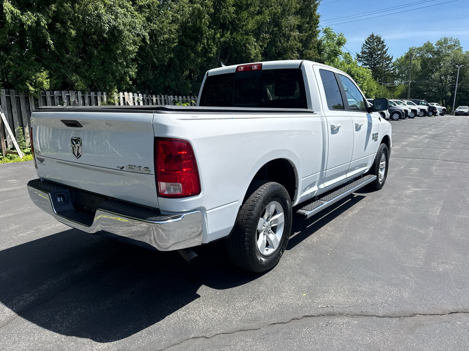 Used 2020 RAM 1500 Classic SLT AWD/4WD image 3