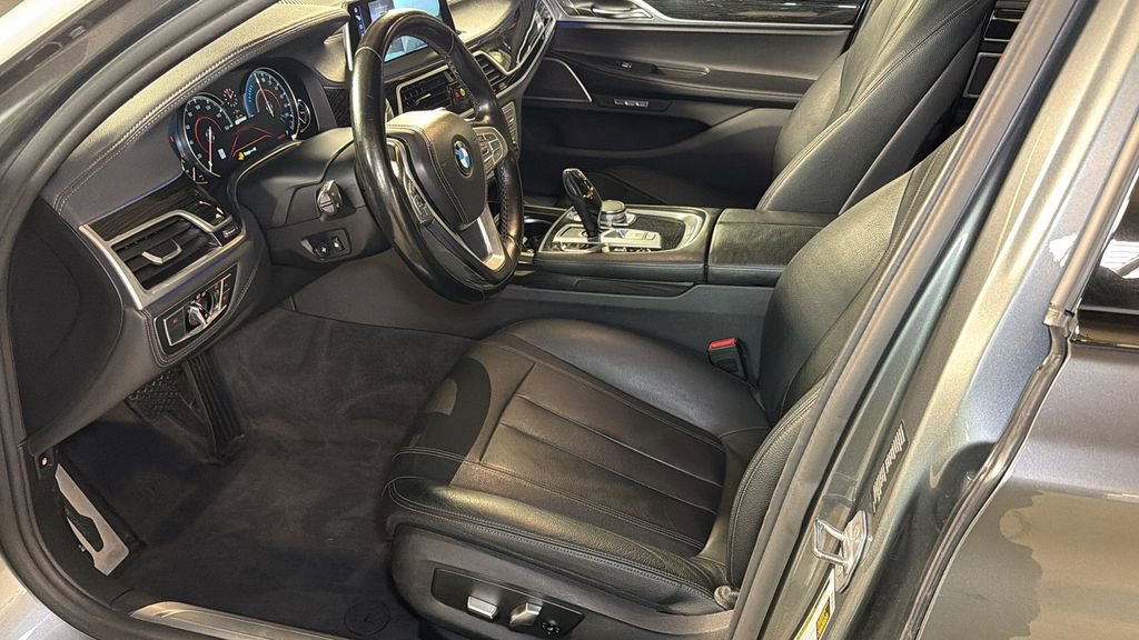 Used 2017 BMW 740e xDrive image 19