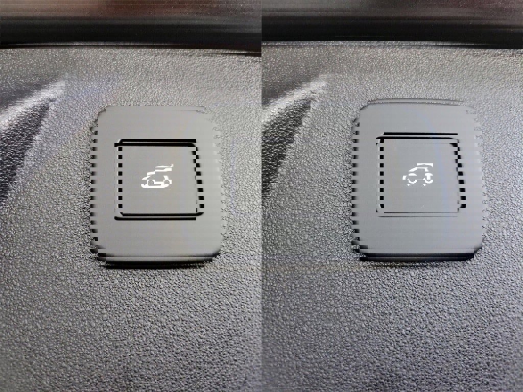 New 2024 Land Rover Discovery Sport Dynamic SE image 30