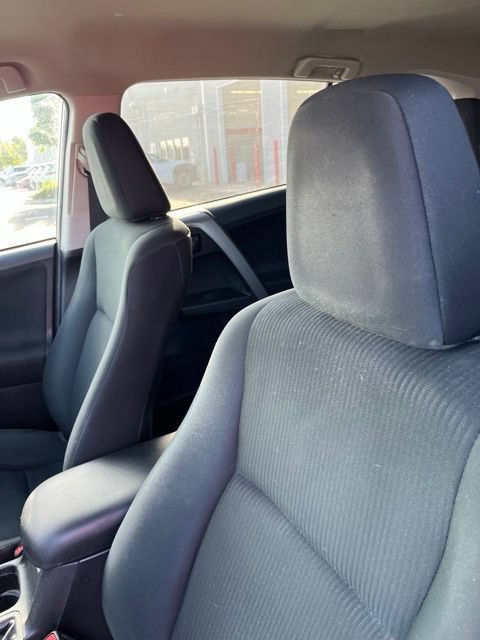 Used 2017 Toyota RAV4 LE FWD image 5