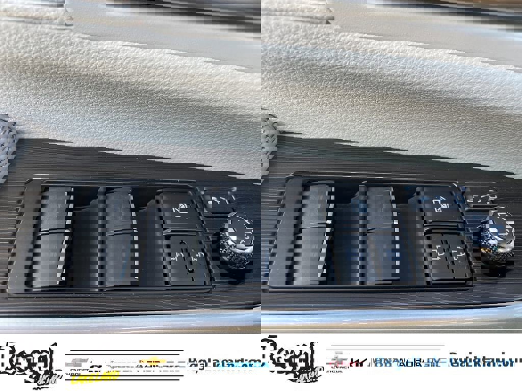 Used 2023 Toyota Sienna Limited image 19