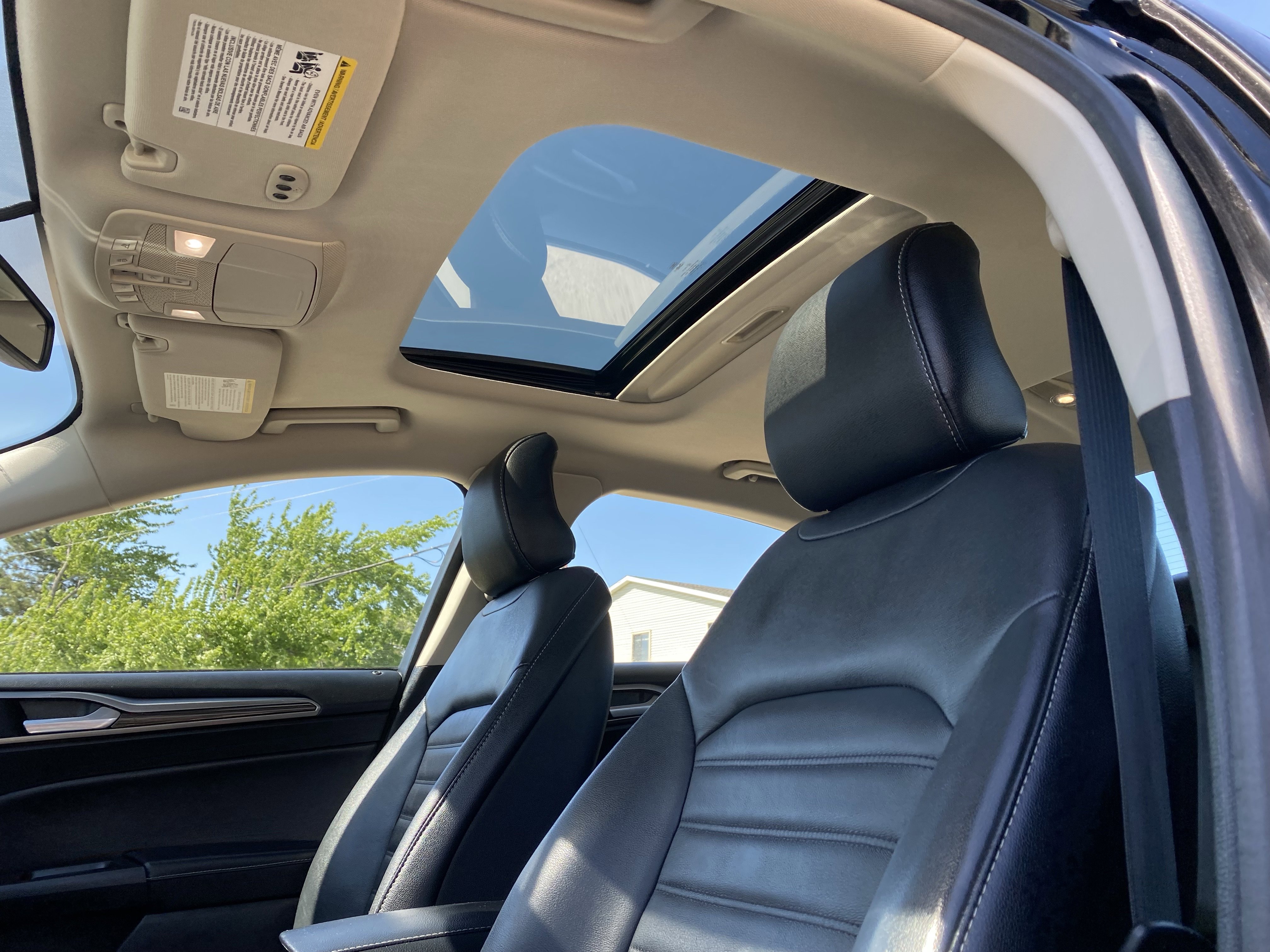 Used 2017 Ford Fusion SE w/ Fusion SE Technology Package image 5