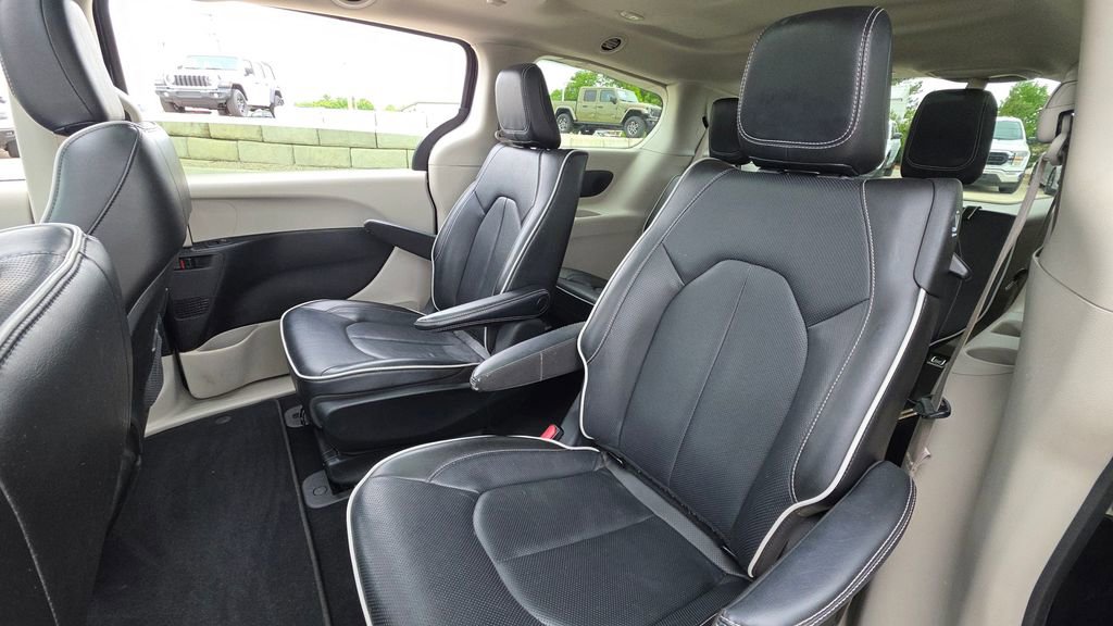 Certified 2022 Chrysler Pacifica Limited FWD image 20