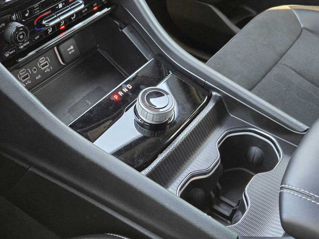 Used 2025 Jeep Grand Cherokee L Laredo RWD image 9