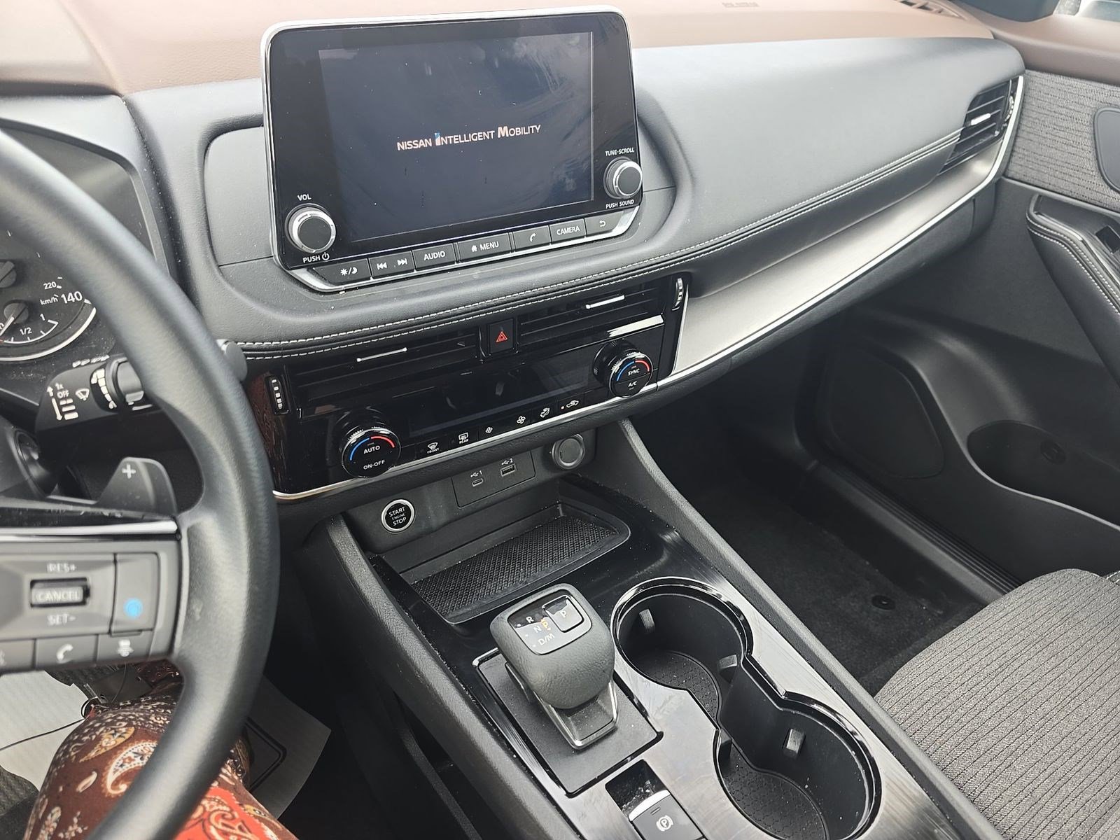 Used 2022 Nissan Rogue SV AWD/4WD image 17