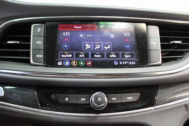 Used 2021 Buick Enclave Essence image 18