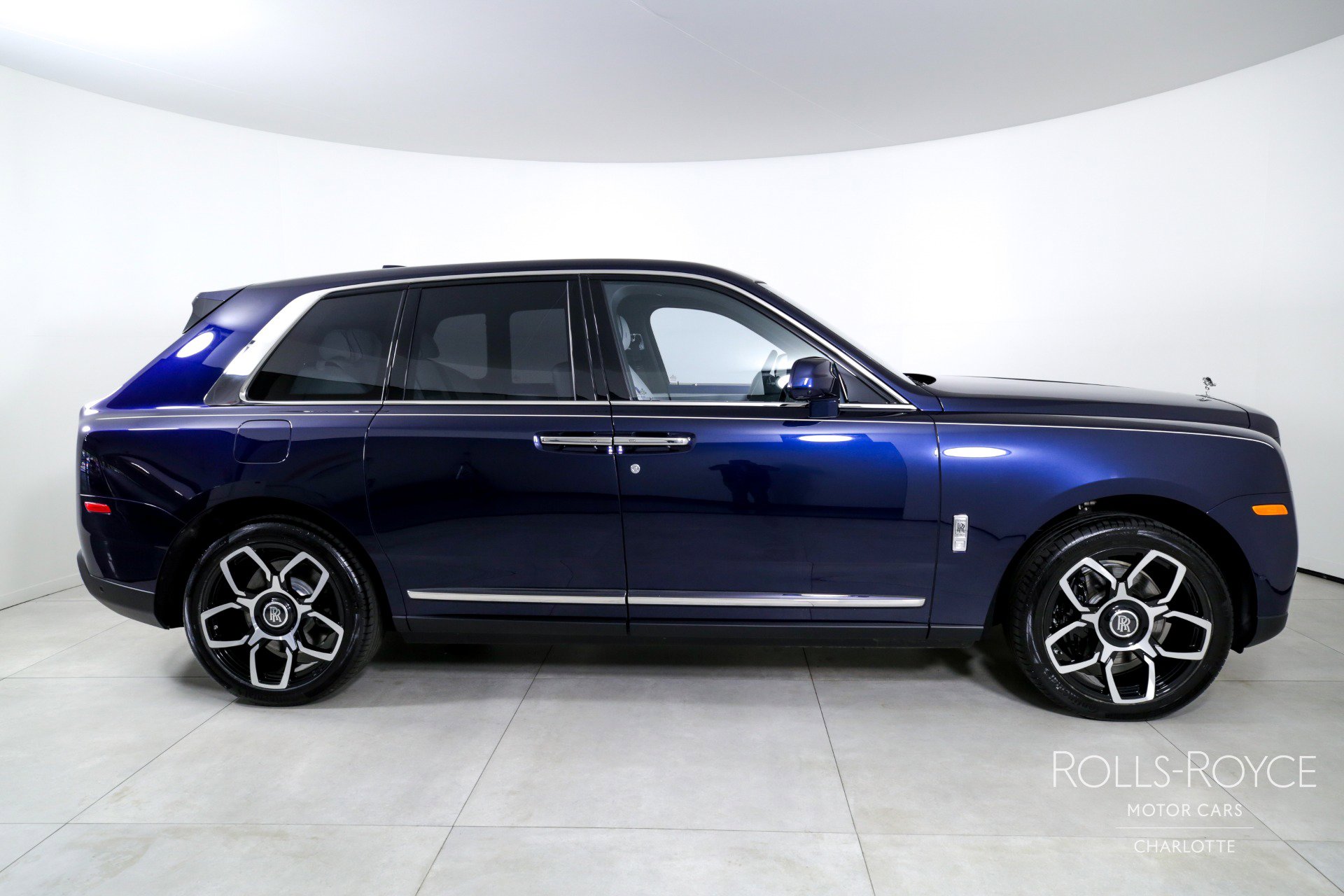 Used 2024 Rolls-Royce Cullinan AWD/4WD image 10
