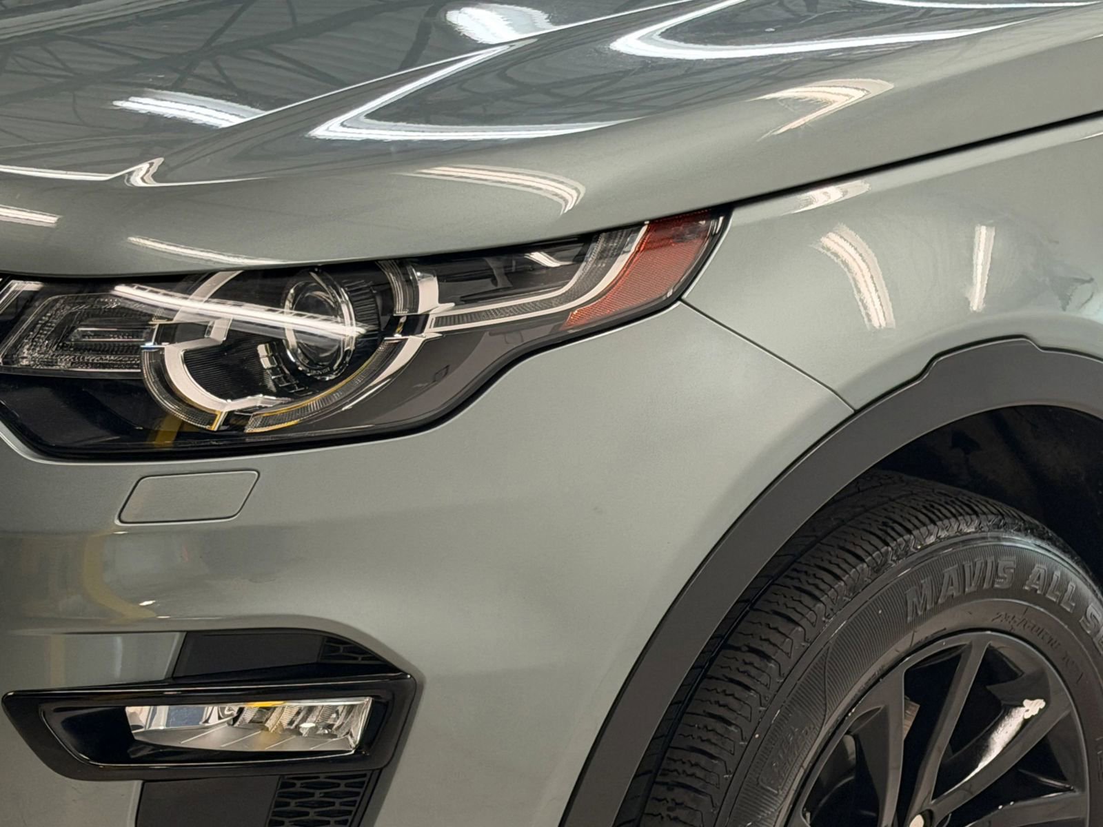 Used 2018 Land Rover Discovery Sport HSE AWD/4WD image 4