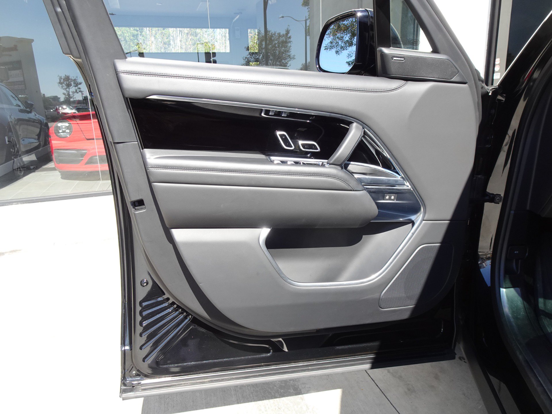 Used 2023 Land Rover Range Rover SE AWD/4WD image 13