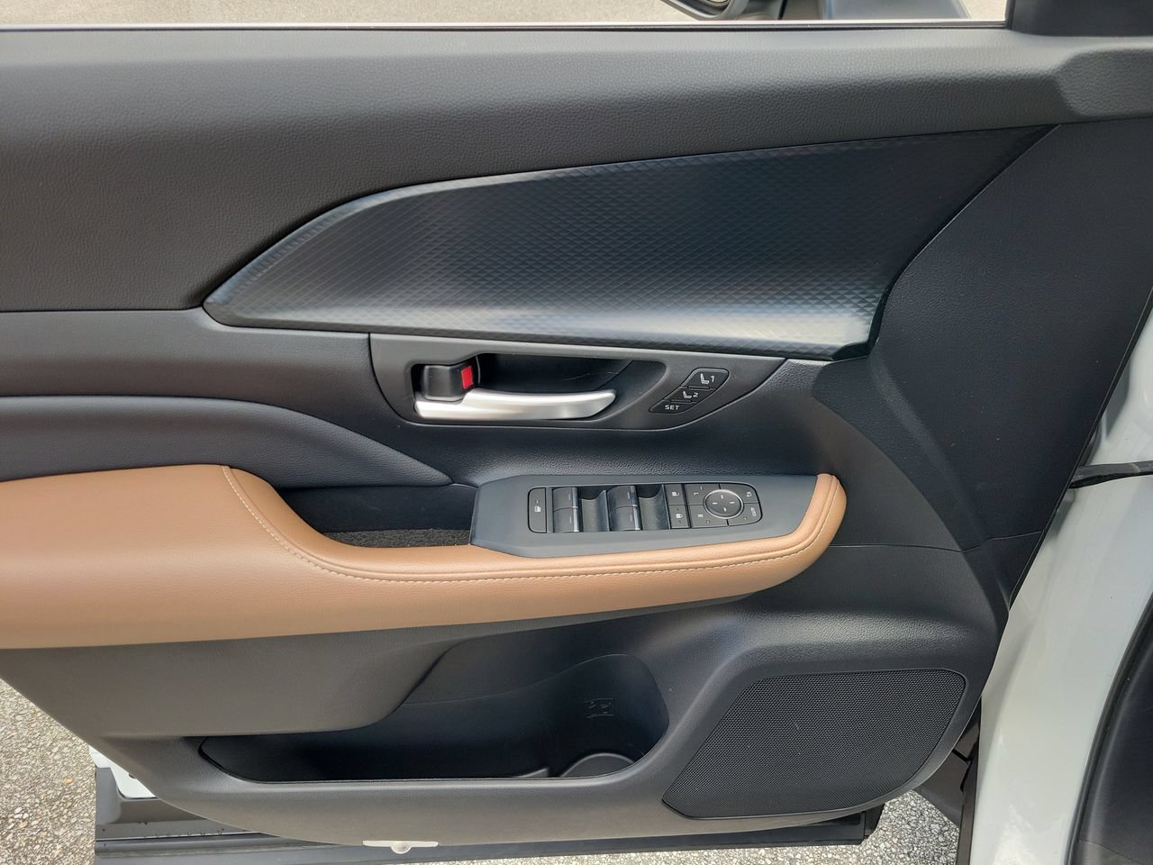 Used 2025 Toyota Grand Highlander AWD Hybrid image 15