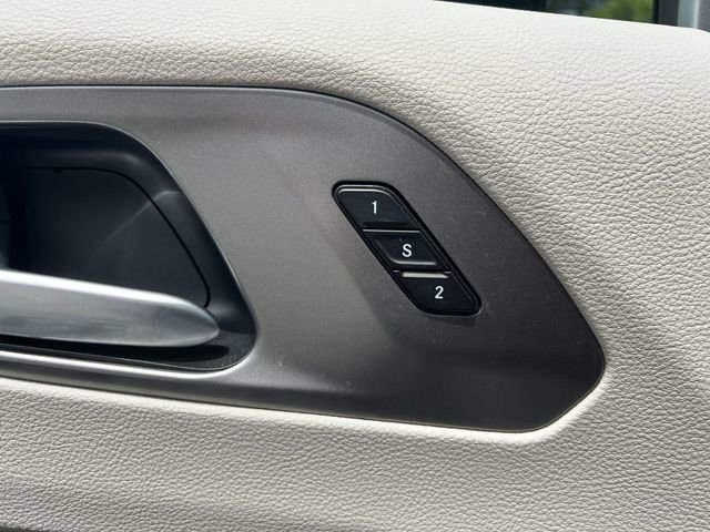 Used 2024 Chrysler Pacifica Touring-L image 27