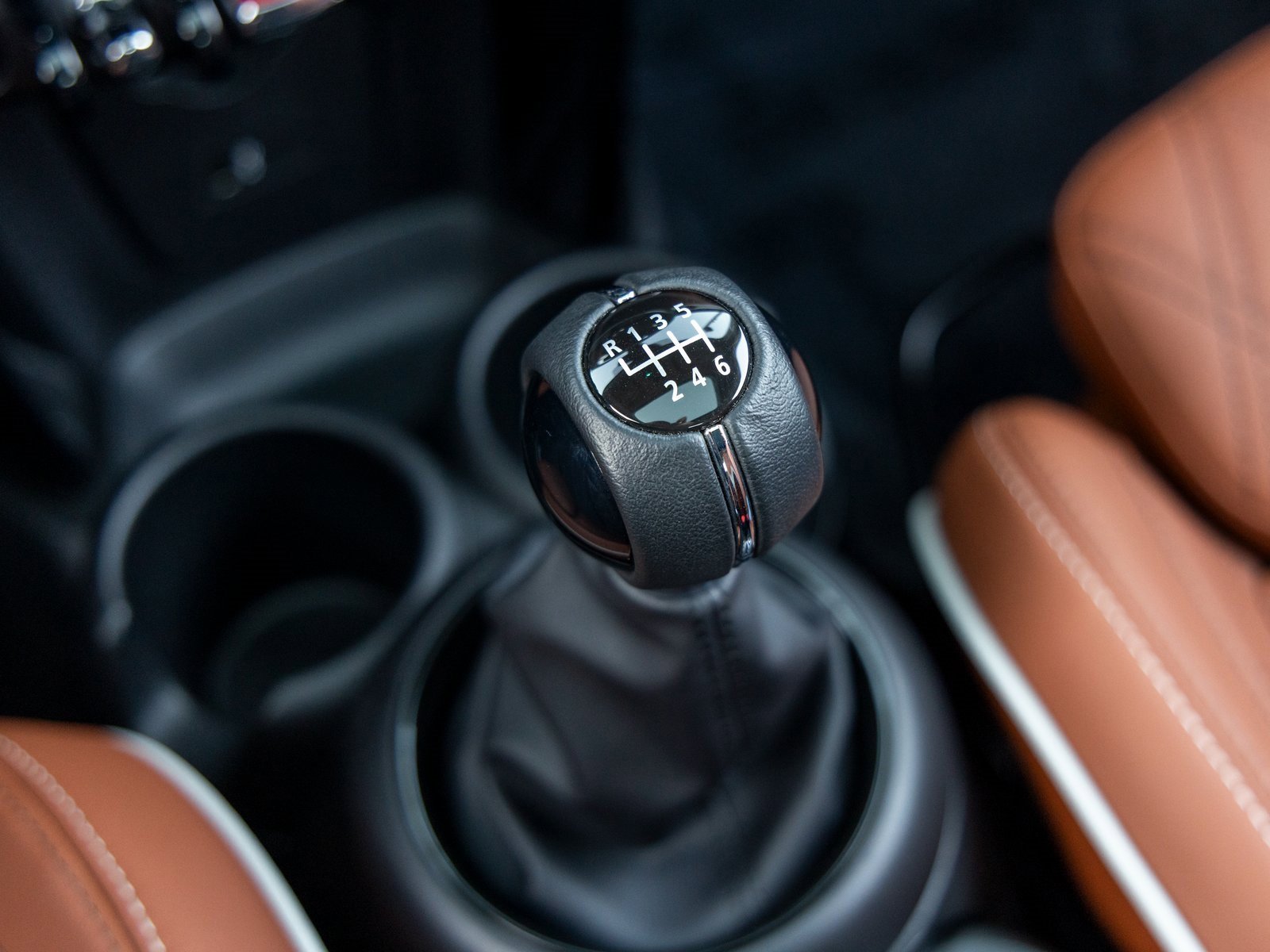 Used 2023 MINI Cooper 2-Door Hardtop w/ Signature Upholstery Package image 38