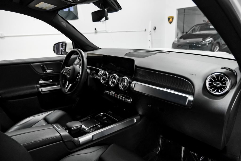Used 2021 Mercedes-Benz GLB 250 w/ Premium Package image 15