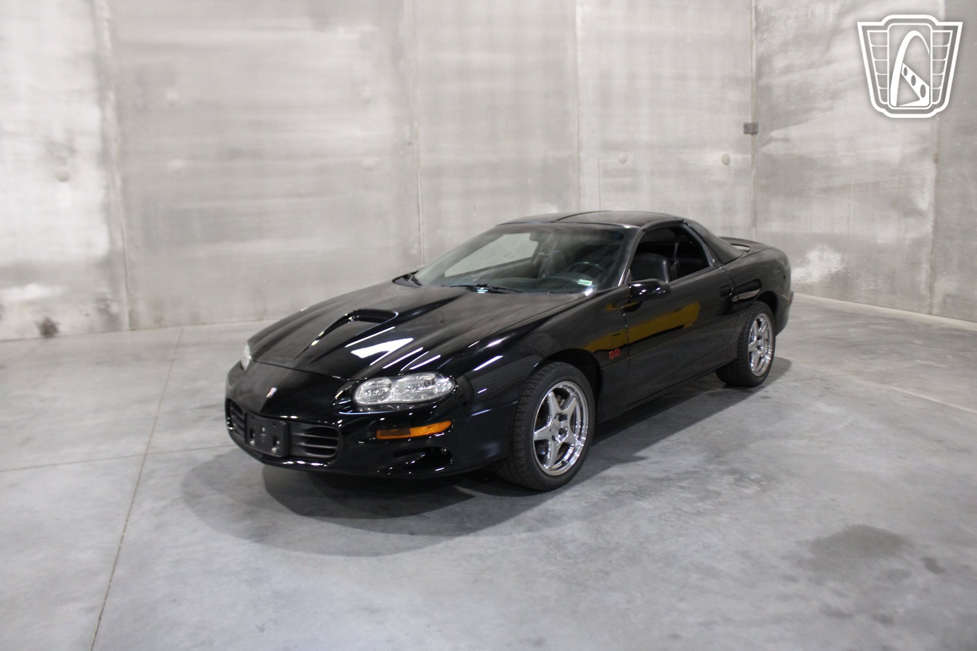 Used 2000 Chevrolet Camaro Z28 w/ SS Performance/Appearance Pkg RWD image 2