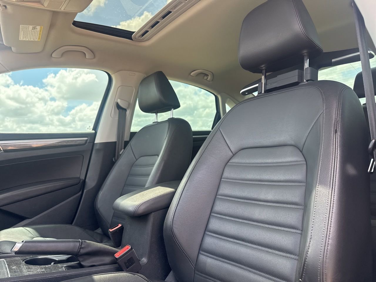 Used 2018 Volkswagen Passat 3.6 SEL Premium image 38