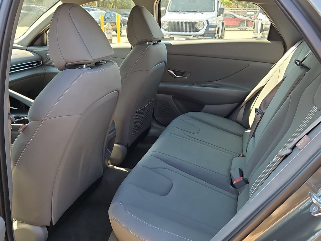 Used 2025 Hyundai Elantra SEL FWD image 28