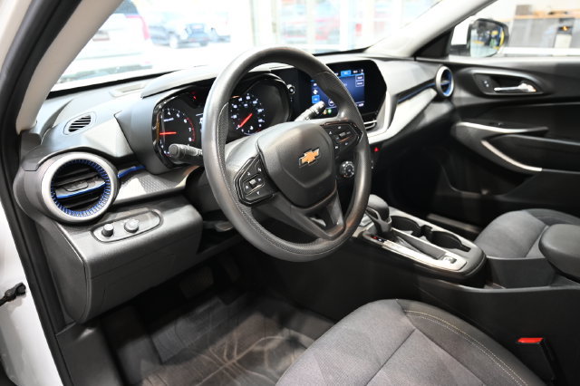 Used 2024 Chevrolet Trax LS w/ LS Convenience Package FWD image 20